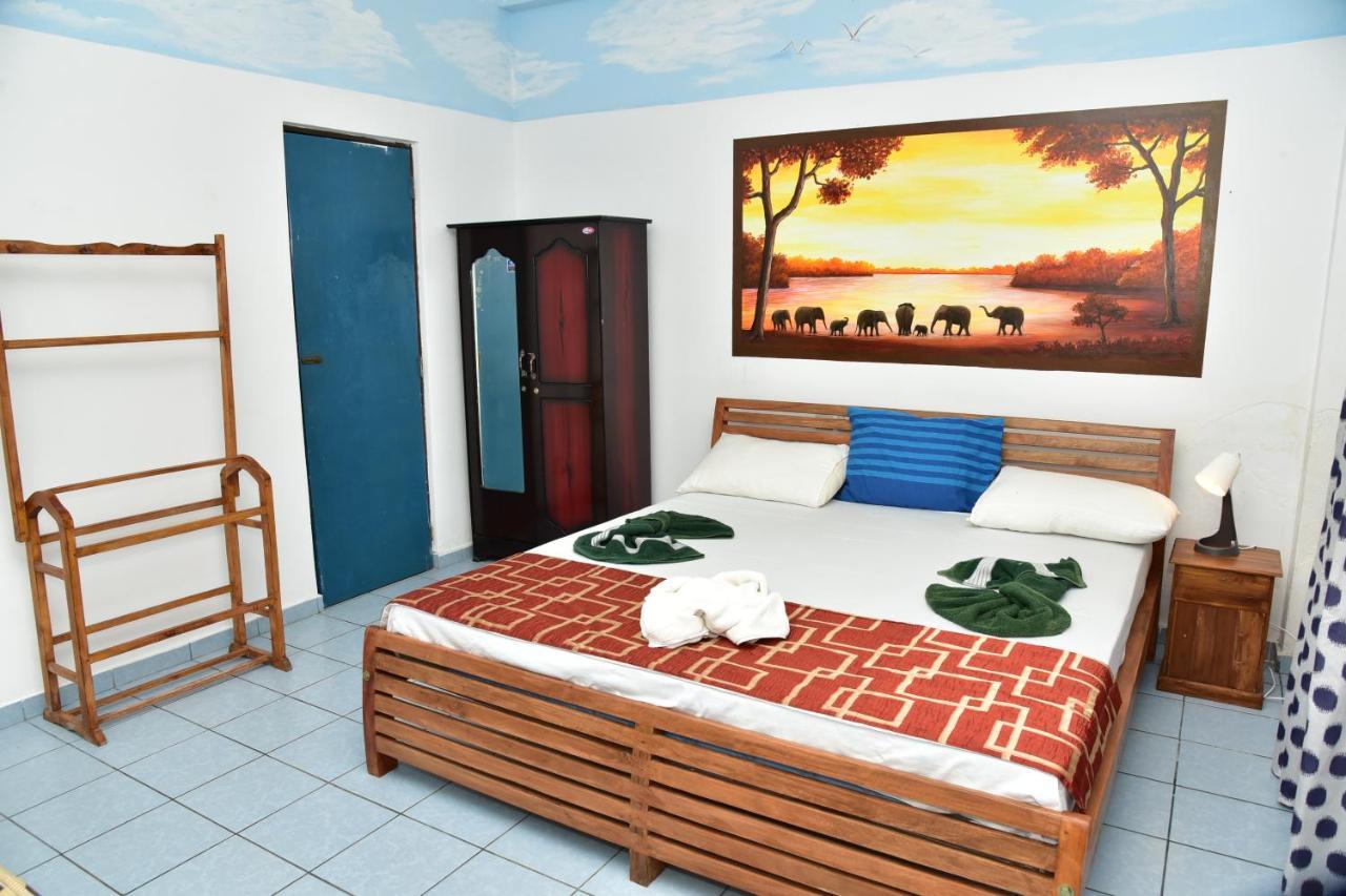 Hotel Happy Tuna Hikkaduwa Exteriör bild