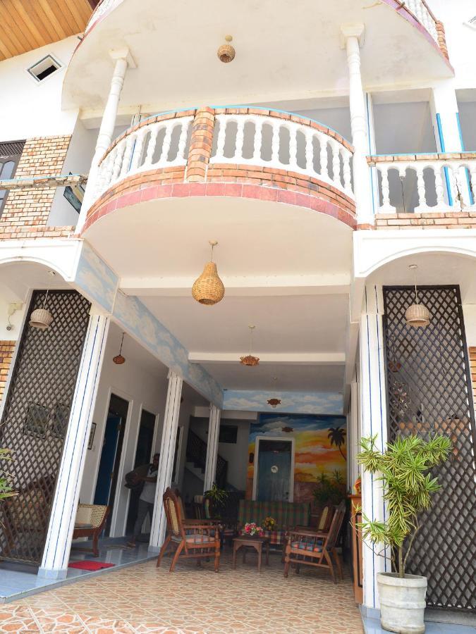 Hotel Happy Tuna Hikkaduwa Exteriör bild
