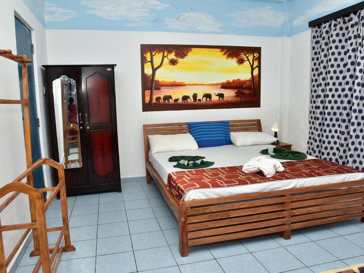 Hotel Happy Tuna Hikkaduwa Exteriör bild